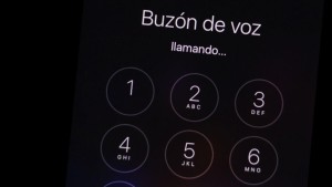 Pantalla de móvil mostrando opciones para desactivar buzón de voz.