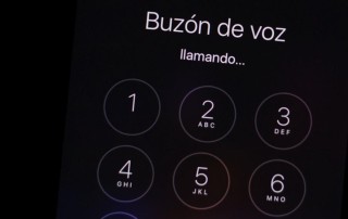 Pantalla de móvil mostrando opciones para desactivar buzón de voz.